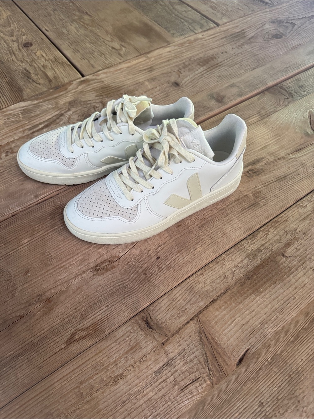 Women's Veja Cream Low-Top Sneakers